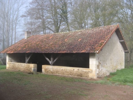 Chevannes Changy-lavoir 2 dans le bourg