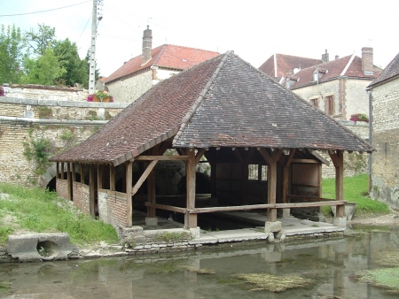 Auxon - lavoir 1 dans le bourg