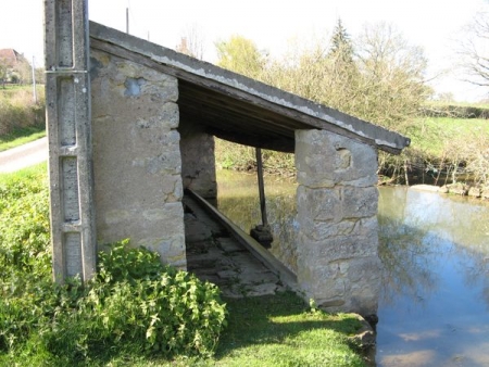 Neuilly-lavoir 2 dans hameau Flassy