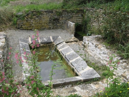 Chassey le Camp-lavoir 3 dans hameau Bercully