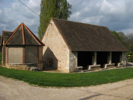 Mellecey-lavoir 1 dans le bourg