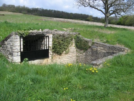 Chassey le Camp-lavoir 5 dans hameau Nantou