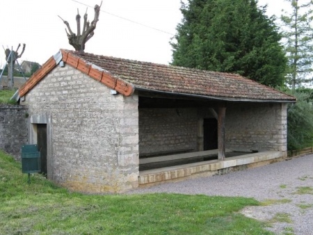 Saint Martin sous Montaigu-lavoir 2