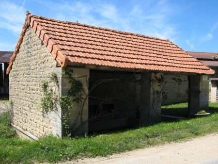 Saint Albain-lavoir 3 dans hameau Choiseau