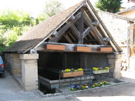 Saint Albain-lavoir 1 dans le bourg