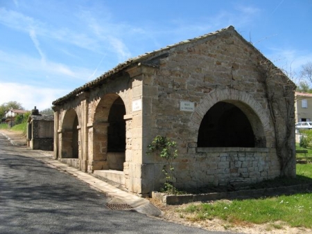 Saint Albain-lavoir 2 dans le bourg