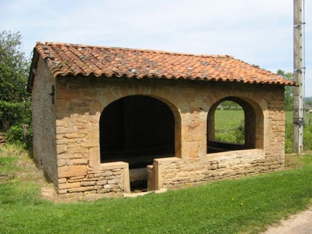 Saint Maurice de Satonnay-lavoir 2 dans hameau Champagne
