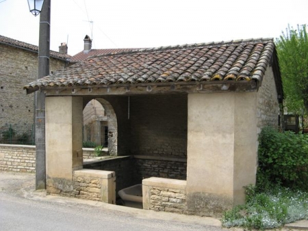 Clessé-lavoir 2 dans hameau Cray