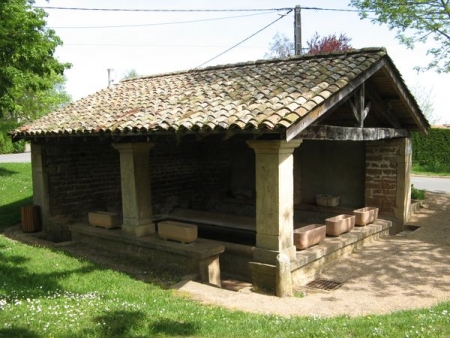 Hurigny-lavoir 3 dans hameau La Fontaine