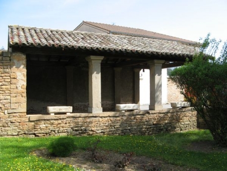 Hurigny-lavoir 5 dans hameau Miolands