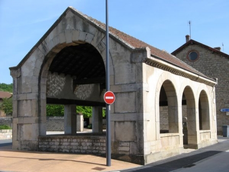 Macon-lavoir 2 dans hameau Sénnecé les Mâcon