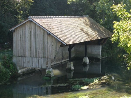 Herry-lavoir 2 dans hameau Beaucaire