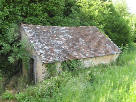 Sens Beaujeu-lavoir 2 dans hameau Chézal Reine