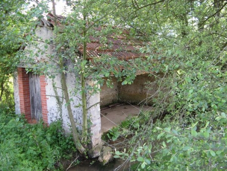 Sens Beaujeu-lavoir 3 dans hameau  Le Crotot