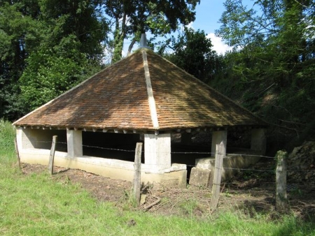 Beuvron-lavoir 1 dans le bourg