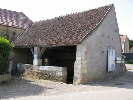 Varzy-lavoir 3 dans hameau Charlay