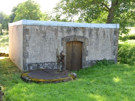 Neuilly-lavoir 3 dans hameau Les Bordes