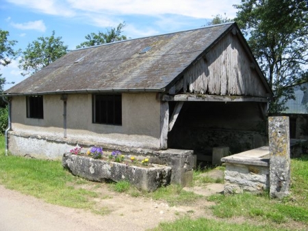 Germenay-lavoir 3 dans hameau Maison Gaulon