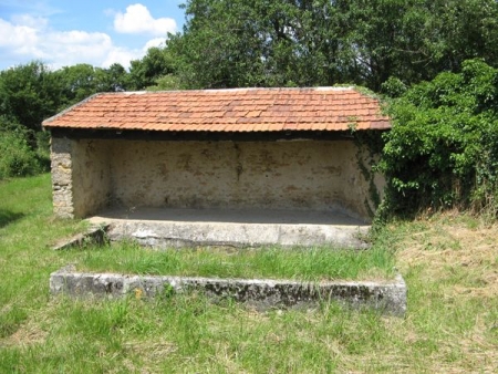 Moraches-lavoir 4 dans hameau Mavé