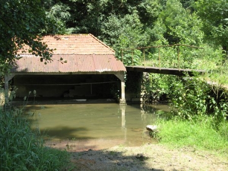 Beuvron-lavoir 3 dans hameau Villiers sur Beuvron