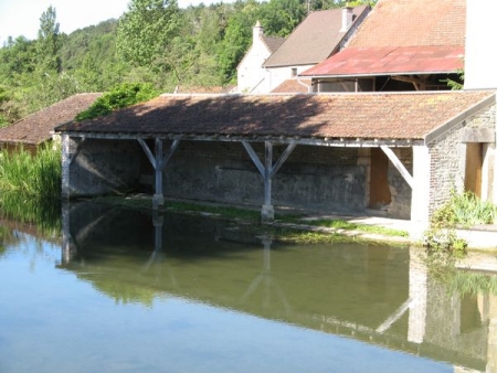 Les Riceys- lavoir 2 dans hameau Ricey le Bas