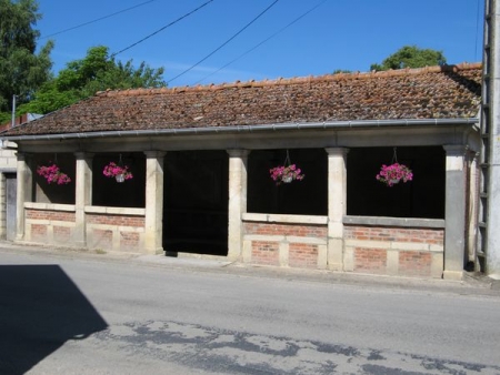 Autreville sur la Renne-lavoir 1 dans le bourg