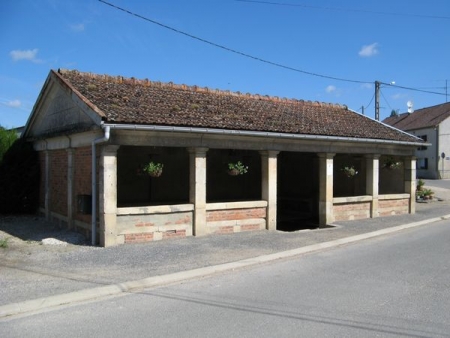 Autreville sur la Renne-lavoir 2 dans le bourg