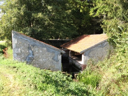 Herry-lavoir 1 dans le bourg