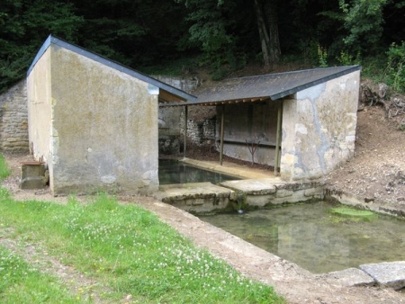 Amazy-lavoir 3 dans hameau Bidon