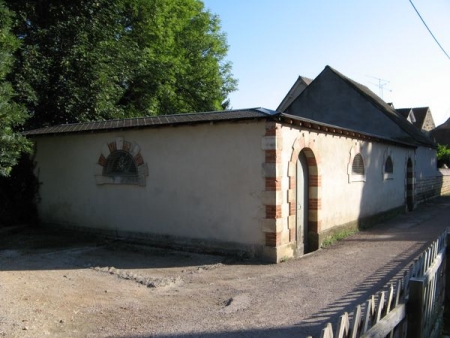 Clamecy-lavoir 4 dans le bourg