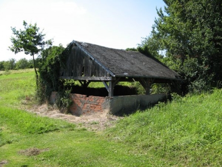 Germenay-lavoir 4 dans hameau  Villaine