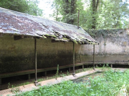 Villiers sur Yonne-lavoir 2 dans le bourg