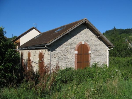 Grignon-lavoir dans hameau Les Granges sous Grignon