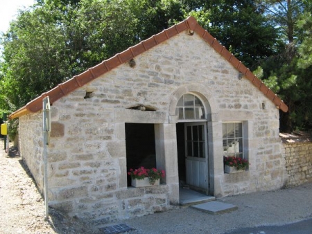 Darcey-lavoir dans hameau Munois