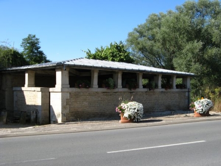 Bologne-lavoir 1 dans le bourg