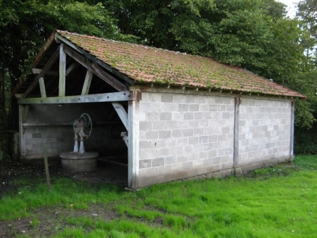 Bannegon-lavoir dans hameau Le Rhimbé