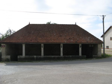 Sommevoire-lavoir 2 dans hameau Rozières