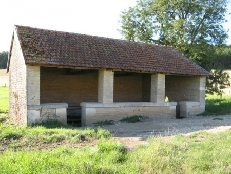 Autreville sur la Renne-lavoir 8 dans hameau Valdelancourt