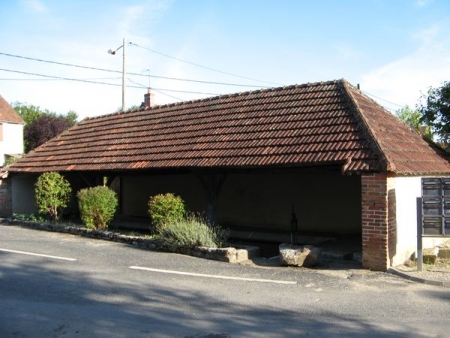 Thauvenay-lavoir 2 dans hameau Fretoy