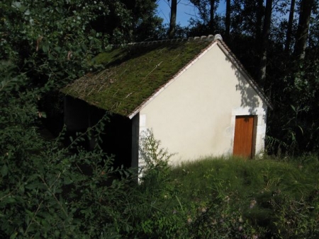 Jalognes-lavoir 1 dans le bourg