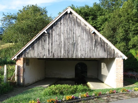 Thauvenay-lavoir 1 dans le bourg