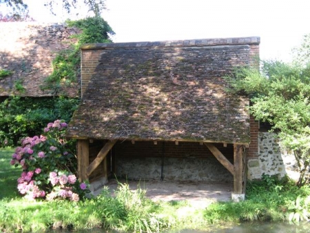 Saint Gondon-lavoir 2 dans hameau Le Moulin d'en Bas