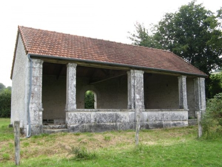 Colombey les Deux Eglises-lavoir 1 dans le bourg