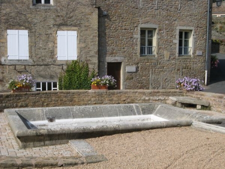 Berzé la Ville-lavoir 1 dans le bourg