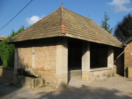 Laizé-lavoir 4 dans hameau Blany