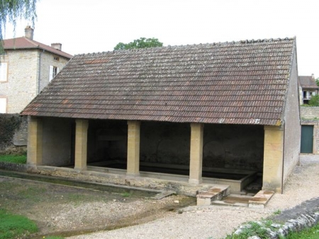 Chapaize-lavoir 1 dans le bourg