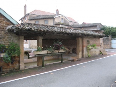 Charnay les Mâcon-lavoir 2