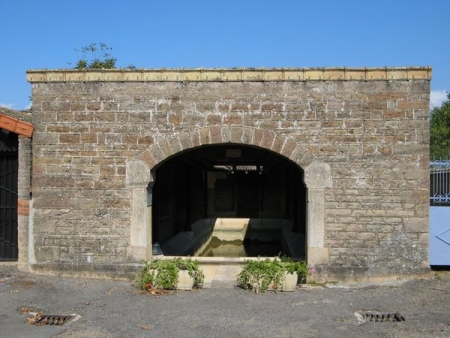 Igé-lavoir 2 dans le bourg