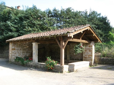 Laizé-lavoir 1 dans le bourg