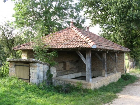 Laizé-lavoir 2 dans le bourg
